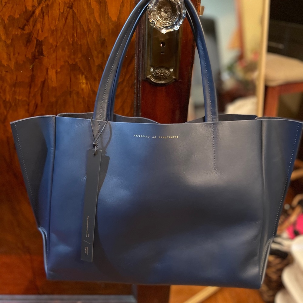 I’m selling a Beautiful navy purse!
